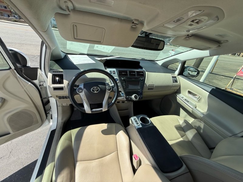 Used 2014 Toyota Prius V Five image 19