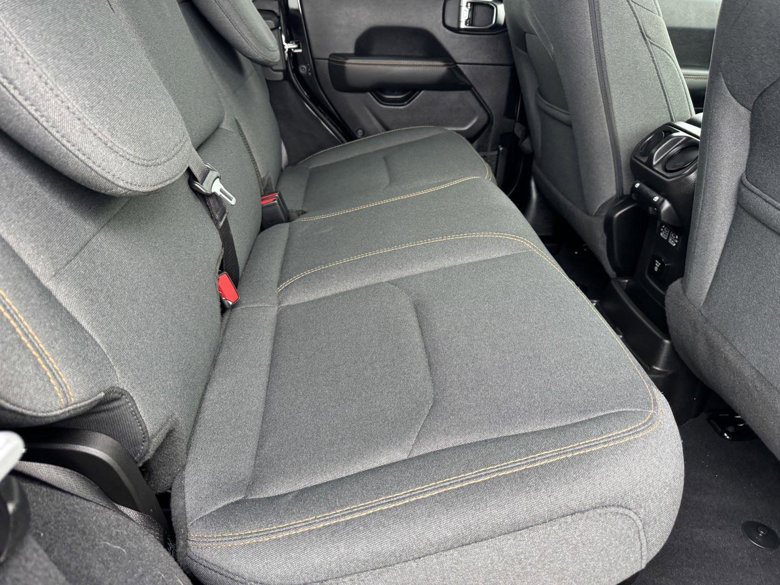 Certified 2025 Jeep Wrangler Sahara AWD/4WD image 11