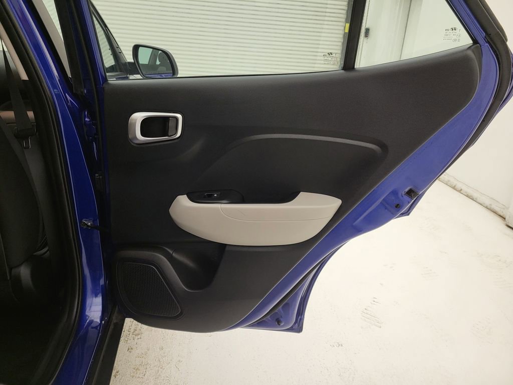 Used 2025 Hyundai Venue SEL image 36