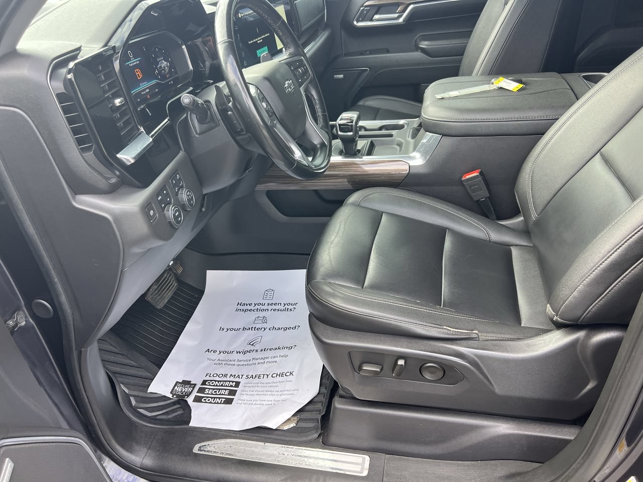 Used 2024 Chevrolet Silverado 1500 LT Trail Boss w/ LT Trail Boss Premium Package AWD/4WD image 16