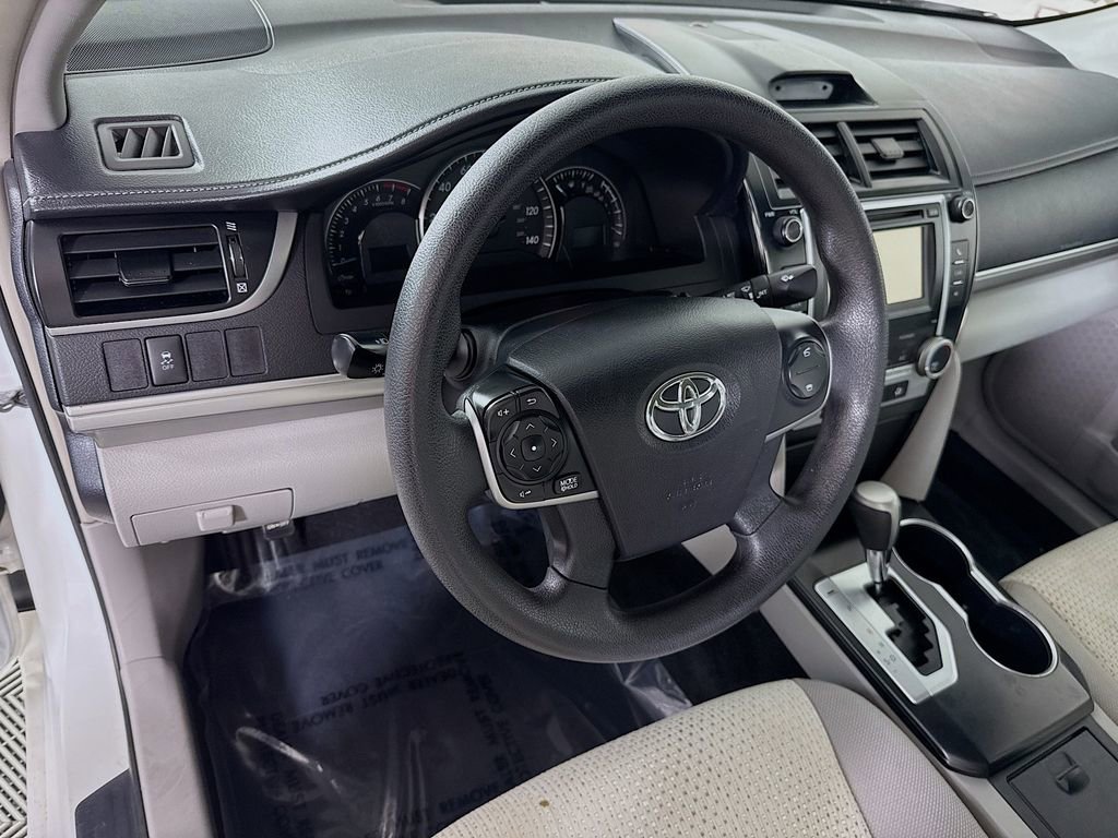 Used 2014 Toyota Camry LE FWD image 15