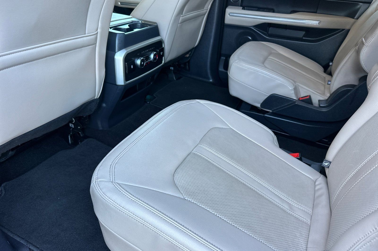 Certified 2023 Ford Expedition Limited image 10