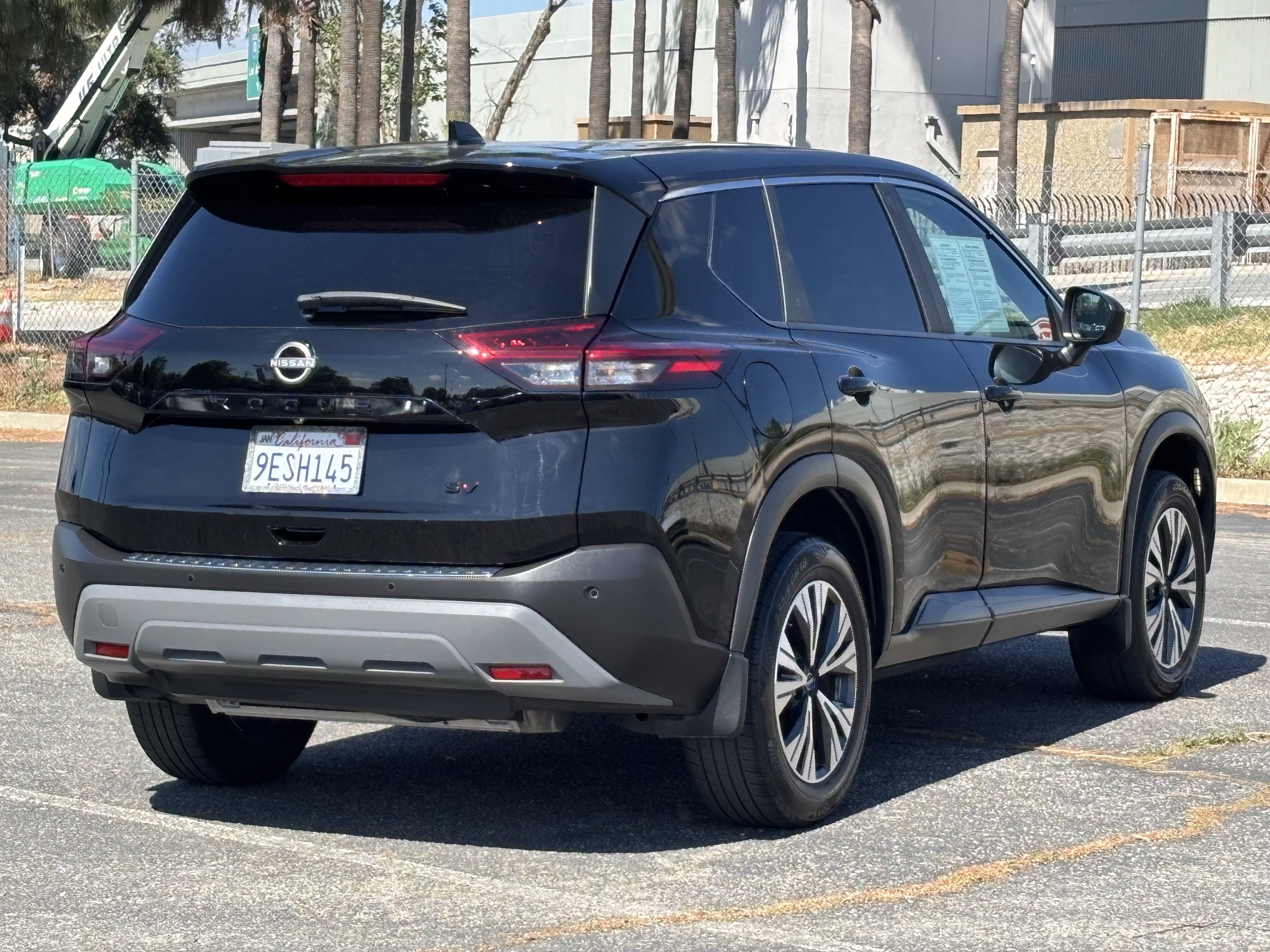 Used 2023 Nissan Rogue SV FWD image 3