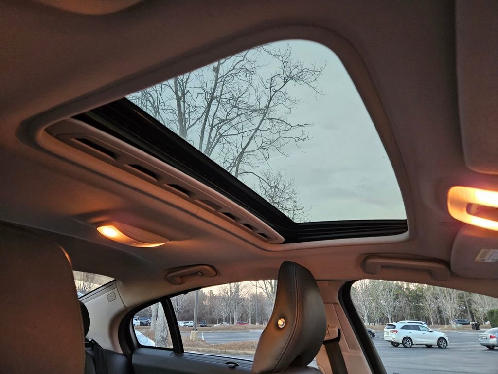 Used 2017 Volvo S60 T5 Inscription image 19