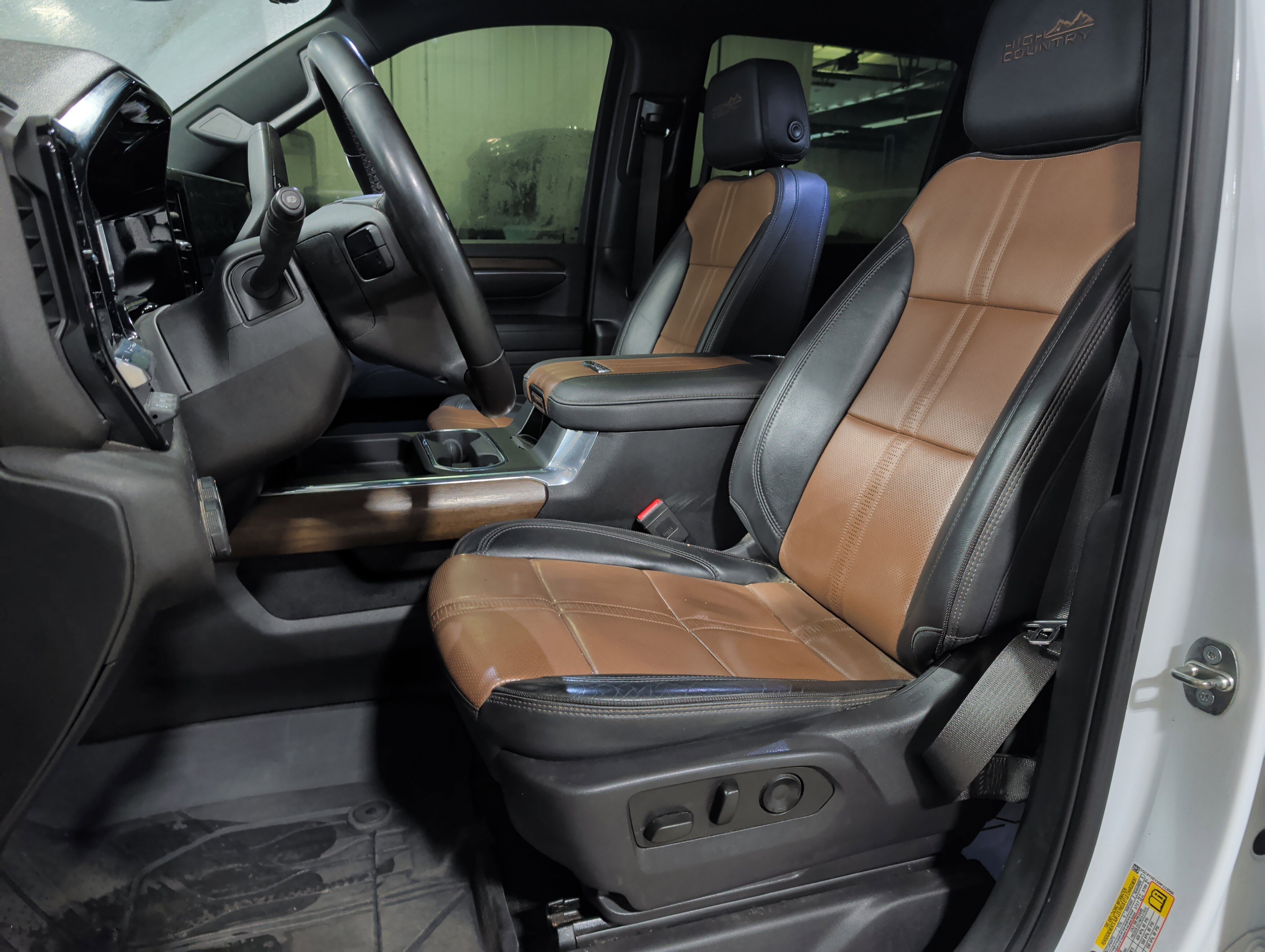 Used 2024 Chevrolet Silverado 3500 High Country w/ High Country Premium Package image 7