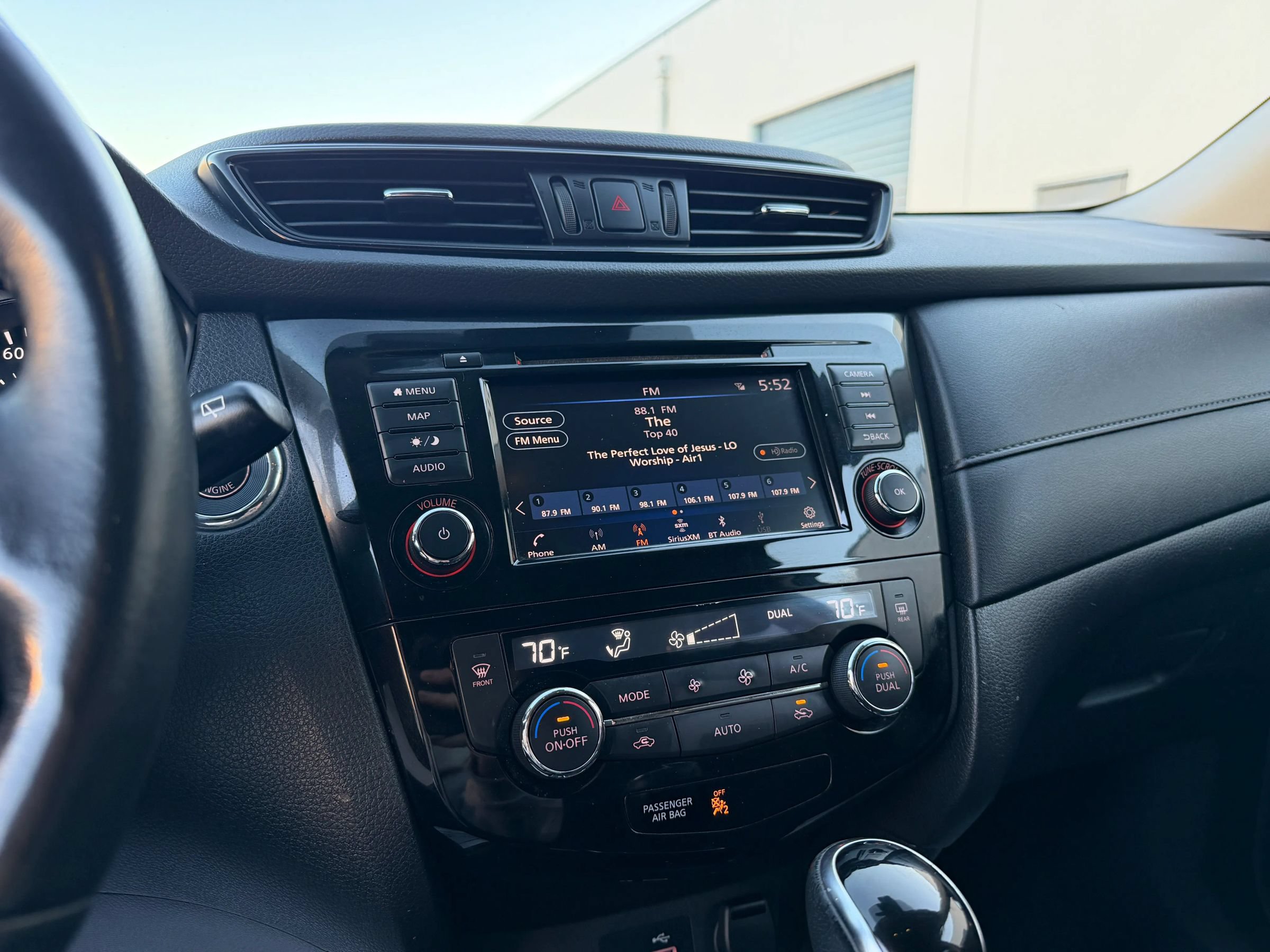 Used 2019 Nissan Rogue SV w/ Premium Package AWD/4WD image 14