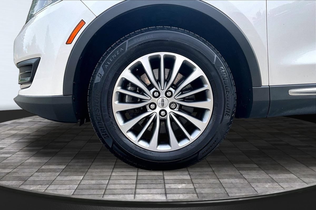 Used 2016 Lincoln MKX Select w/ Select Plus Package AWD/4WD image 32