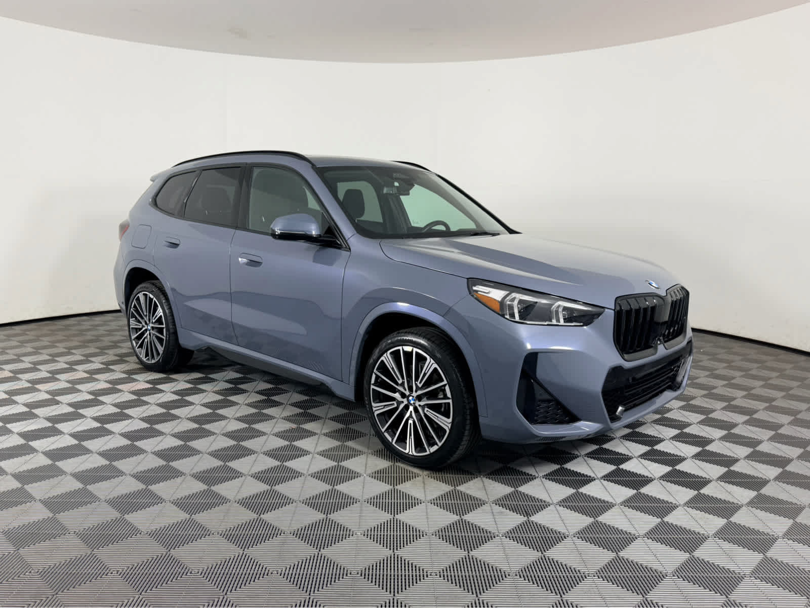 Used 2025 BMW X1 xDrive28i w/ Technology Package AWD/4WD image 1