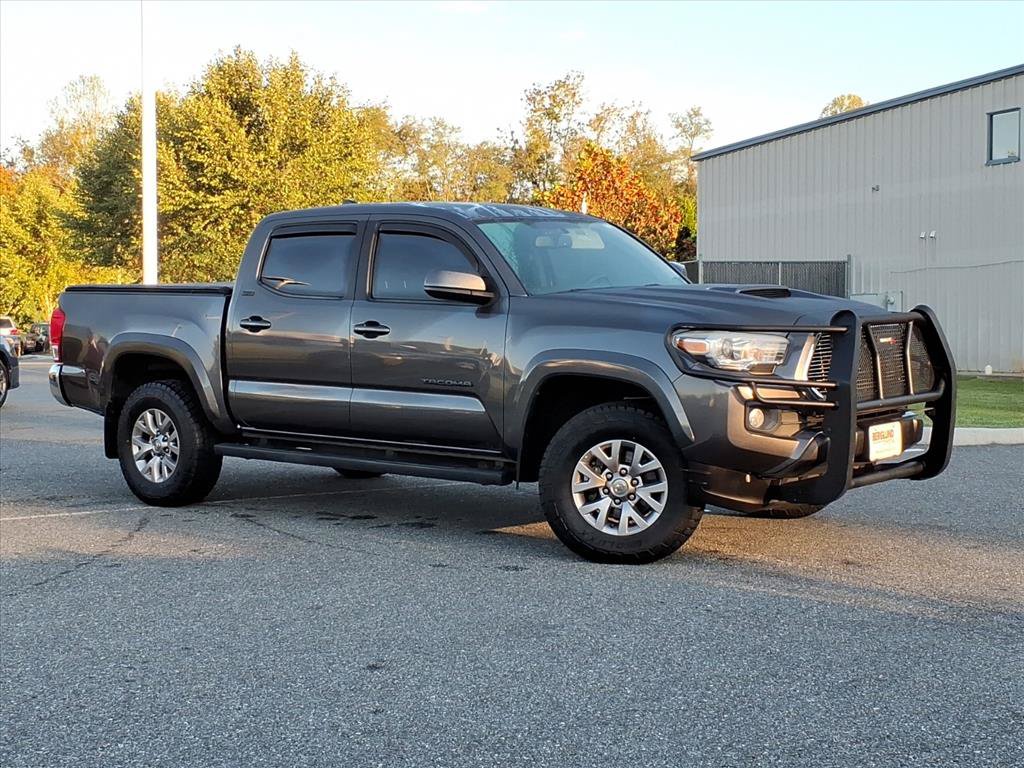 Used 2017 Toyota Tacoma SR5 w/ Tow Package AWD/4WD image 2