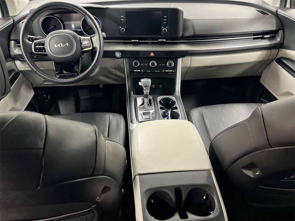 Used 2023 Kia Carnival LX image 10