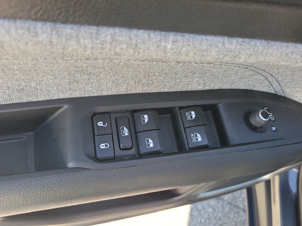 Used 2024 Jeep Compass Latitude AWD/4WD image 17
