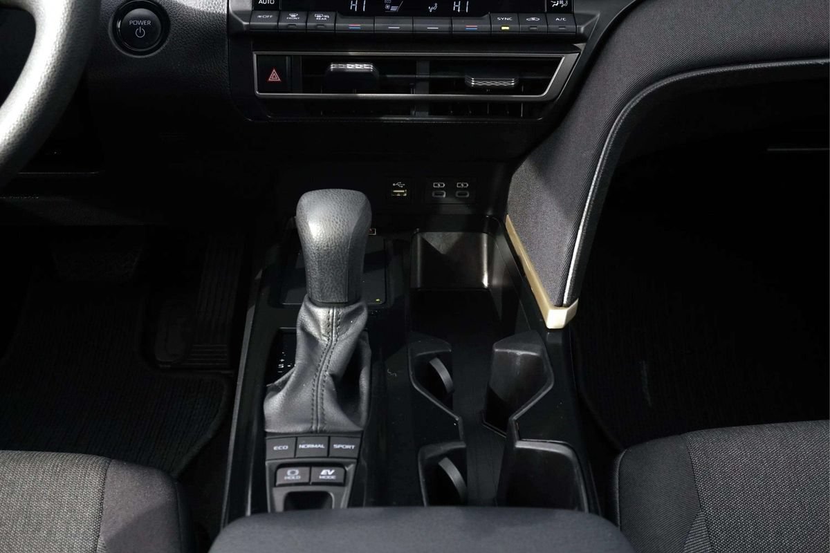 Used 2025 Toyota Camry LE FWD image 20
