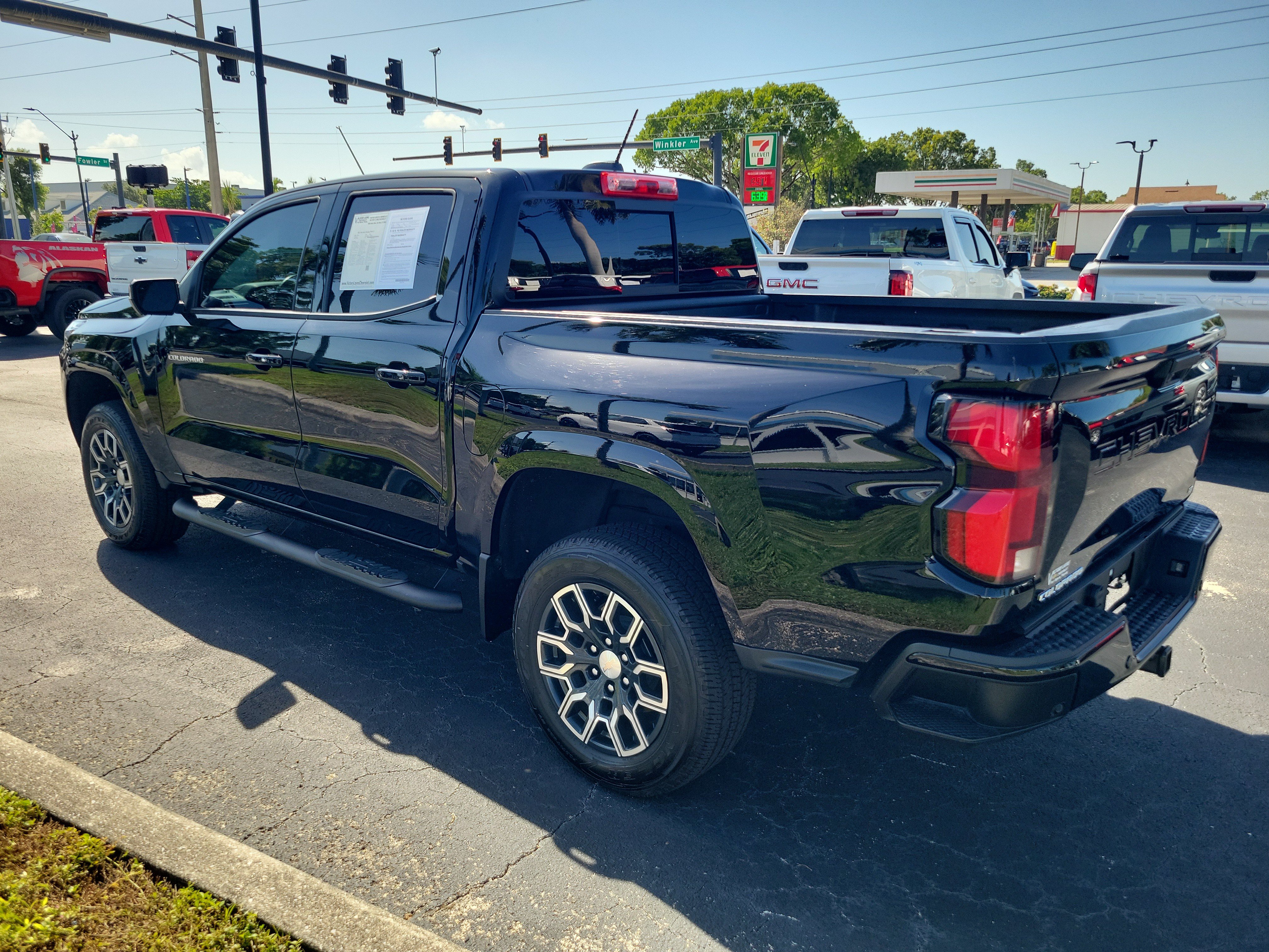 Used 2023 Chevrolet Colorado LT w/ LT Convenience Package III RWD image 3
