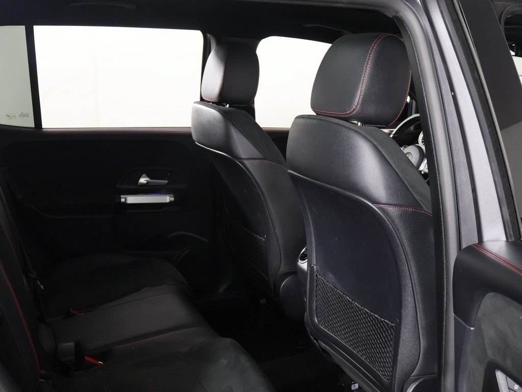 Used 2023 Mercedes-Benz GLB 250 w/ AMG Line image 27