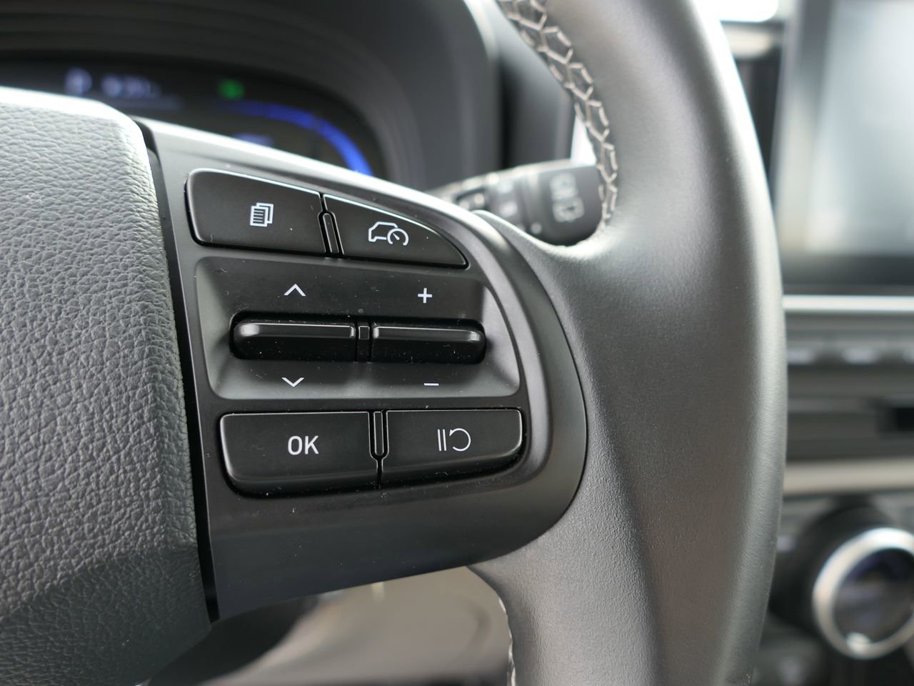 Used 2025 Hyundai Venue SEL image 20