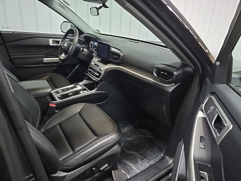 Used 2024 Ford Explorer XLT w/ Equipment Group 202A AWD/4WD image 21