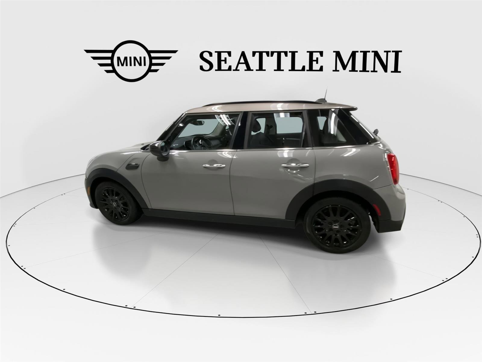 Certified 2022 MINI Cooper 4-Door Hardtop image 7