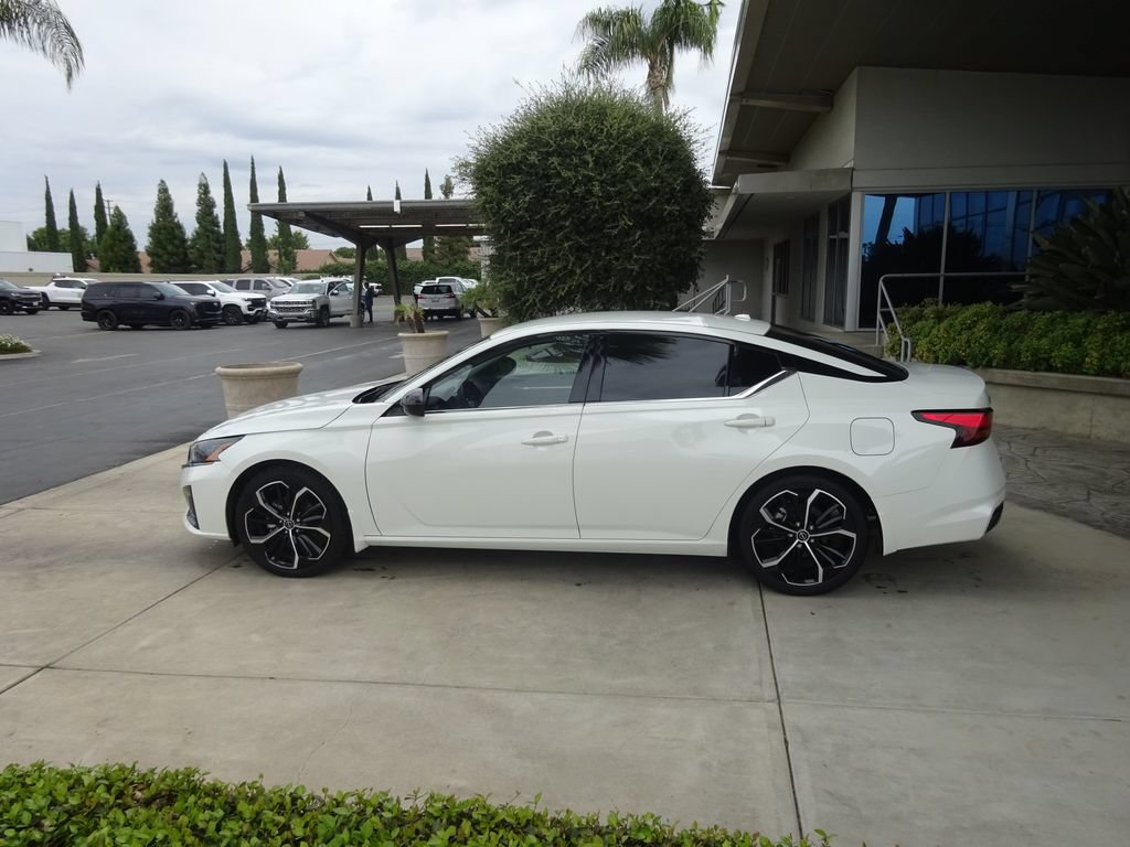 Used 2023 Nissan Altima 2.5 SR FWD image 5