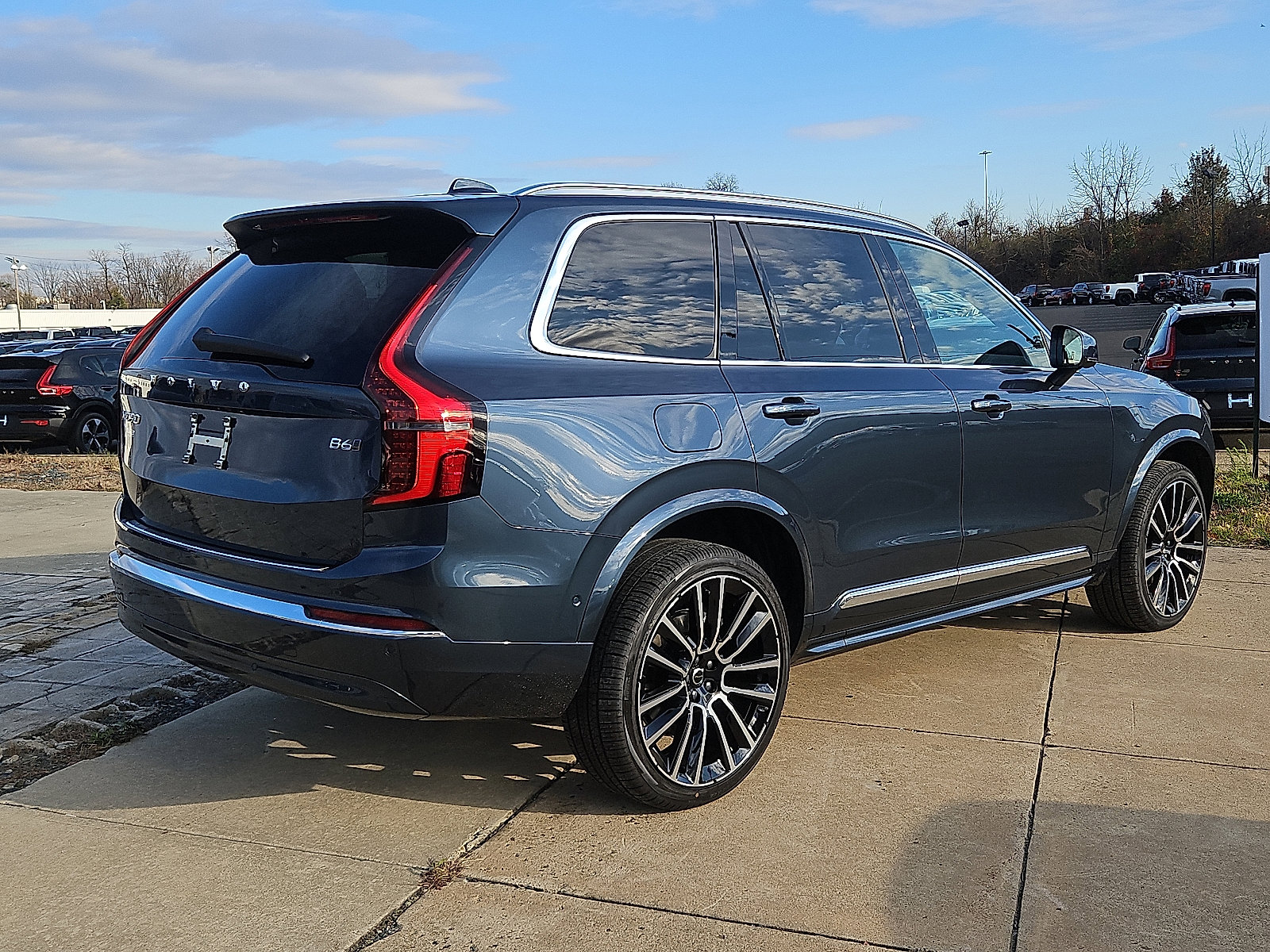 New 2026 Volvo XC90 B6 Plus w/ Protection Package Premier image 6