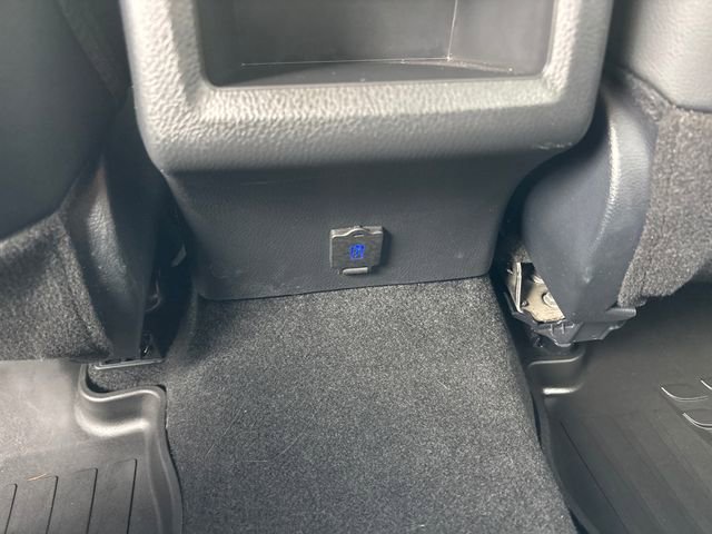 Used 2024 Toyota Camry SE image 11