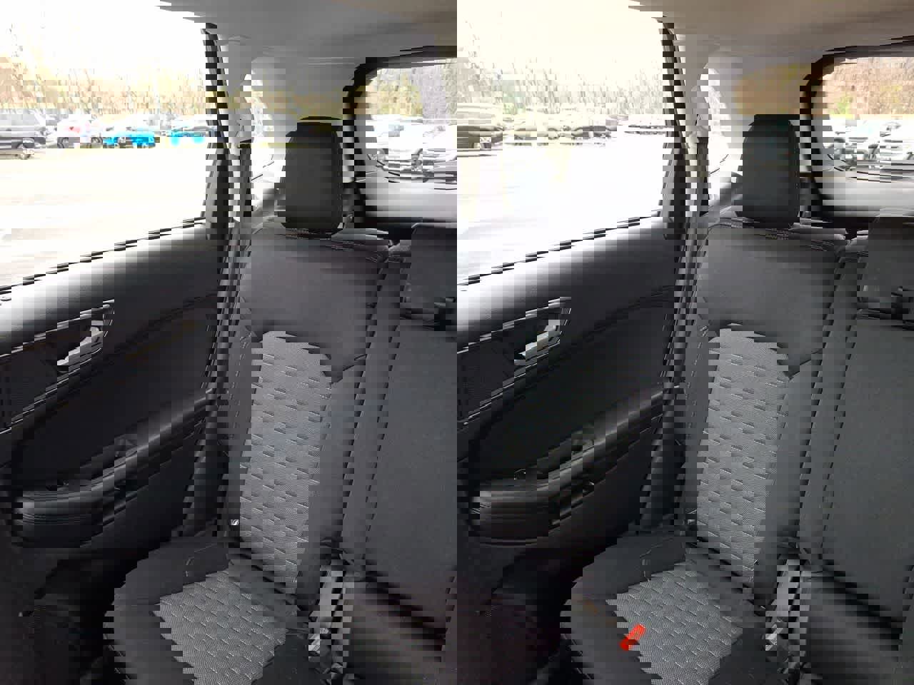 Used 2018 Ford Edge SE image 12