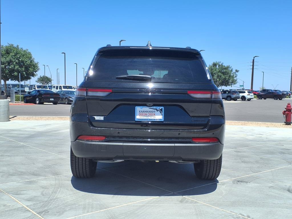 New 2025 Jeep Grand Cherokee Limited w/ Black Appearance Package RWD image 5
