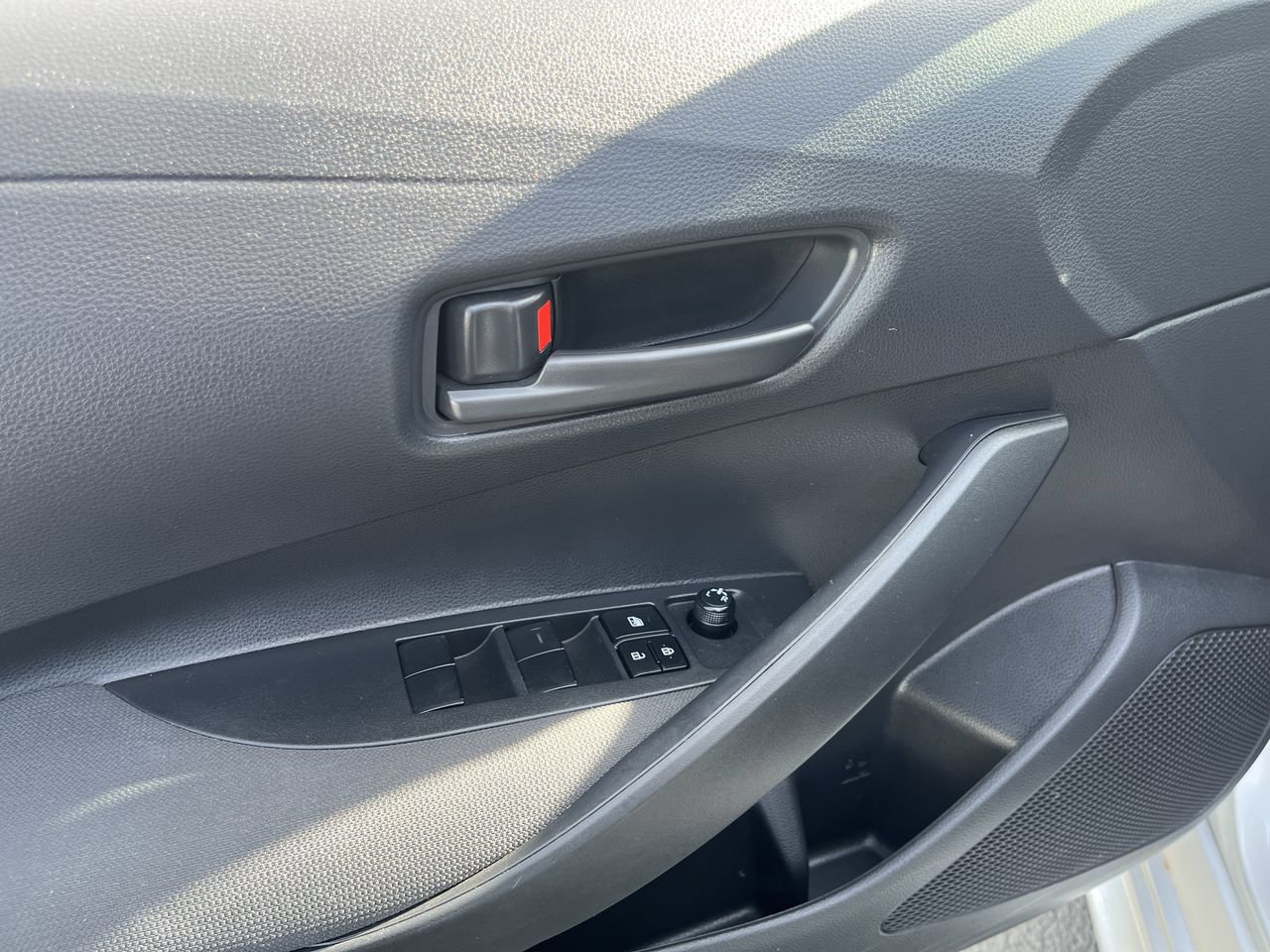 Used 2022 Toyota Corolla LE FWD image 20
