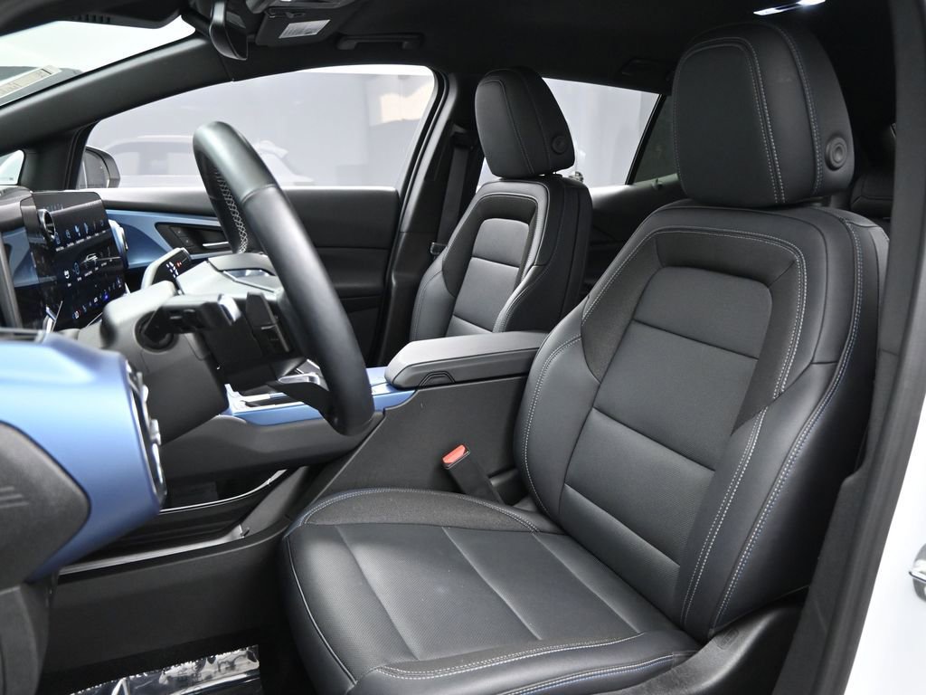 Used 2025 Chevrolet Equinox EV LT w/ Convenience Package image 8