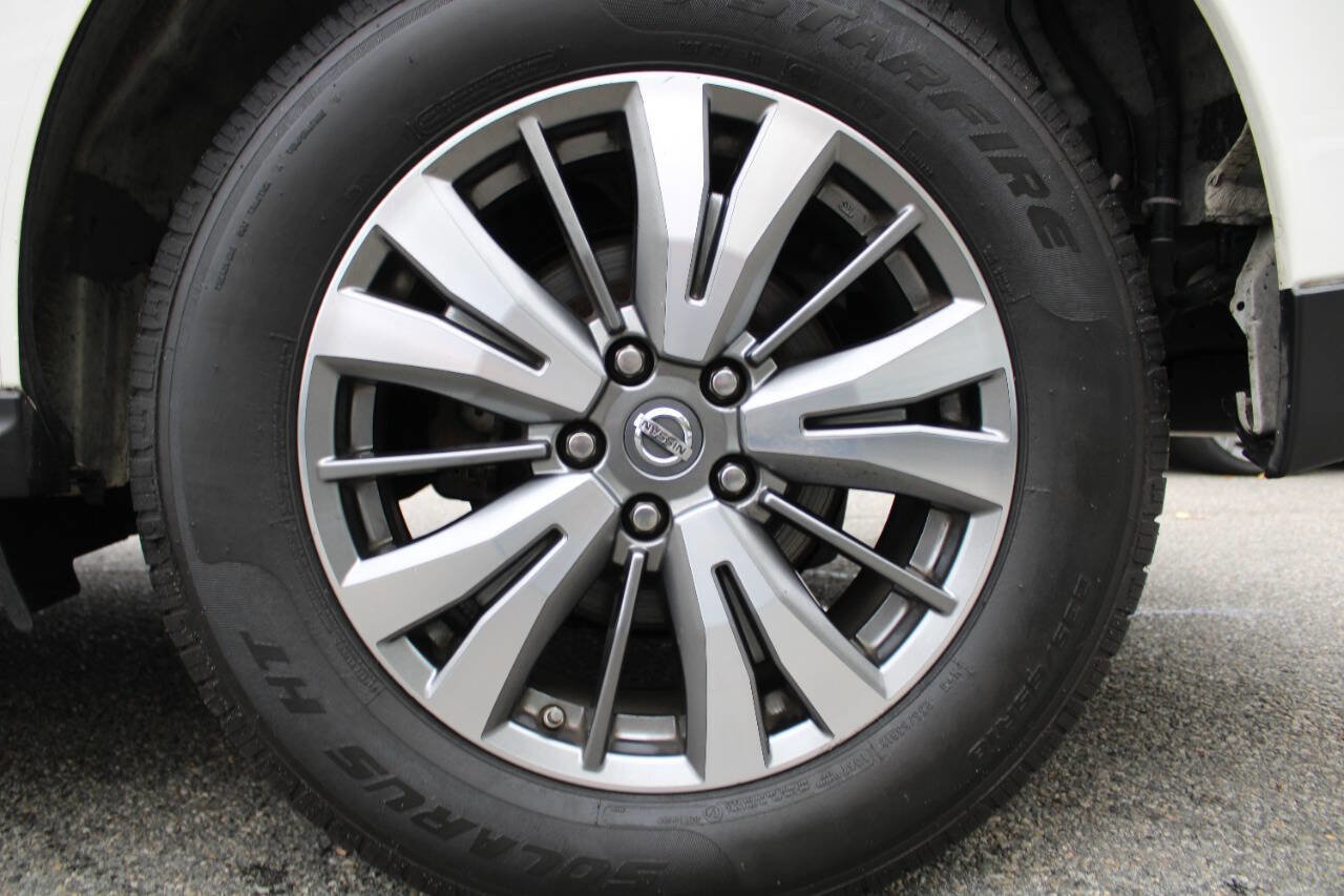 Used 2018 Nissan Pathfinder SV image 19