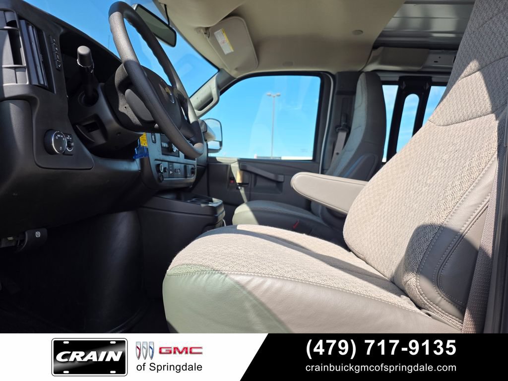 Used 2024 Chevrolet Express 3500 w/ Driver Convenience Package RWD image 11