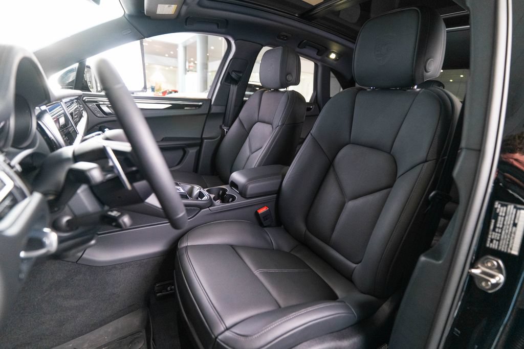 New 2026 Porsche Macan AWD/4WD image 5