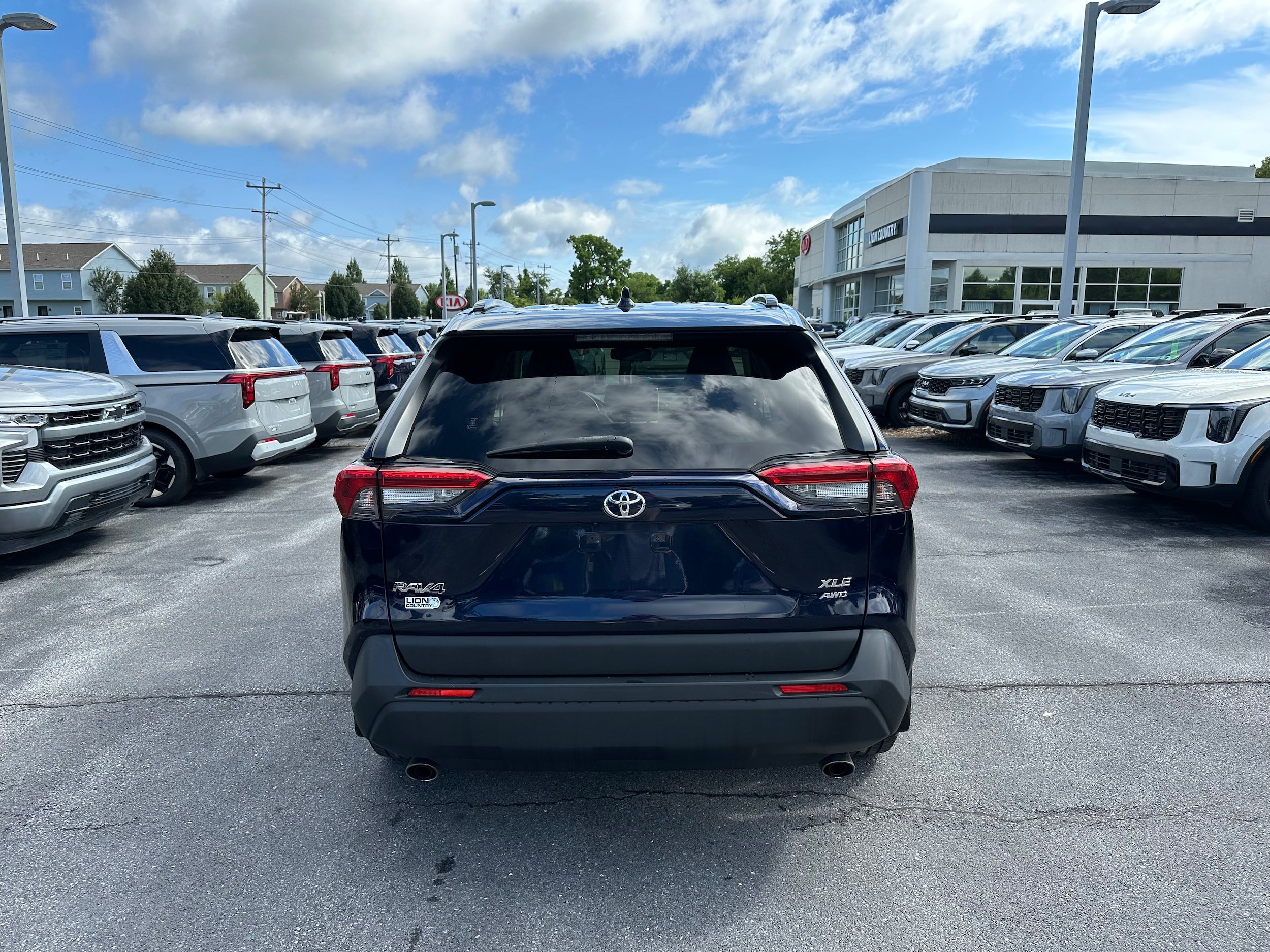 Used 2019 Toyota RAV4 XLE Premium w/ Cold Weather Package AWD/4WD image 6