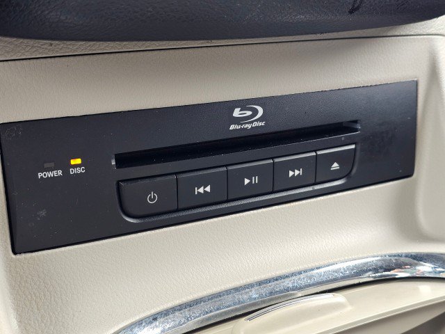 Used 2015 Chrysler Town & Country Limited FWD image 38