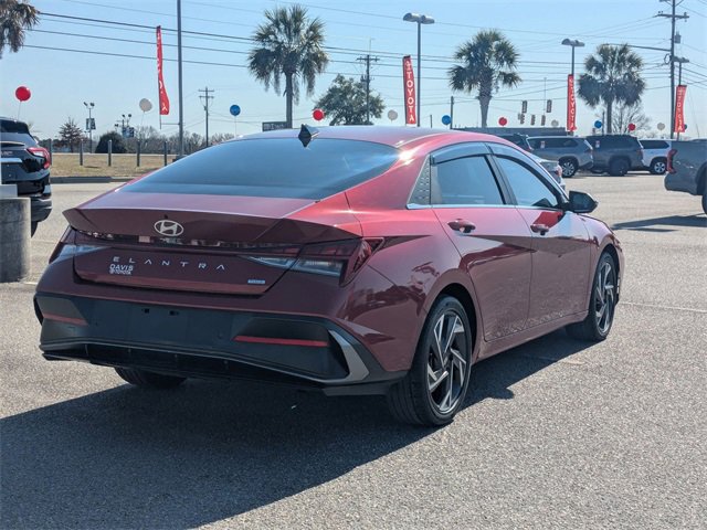 Used 2024 Hyundai Elantra Limited image 3