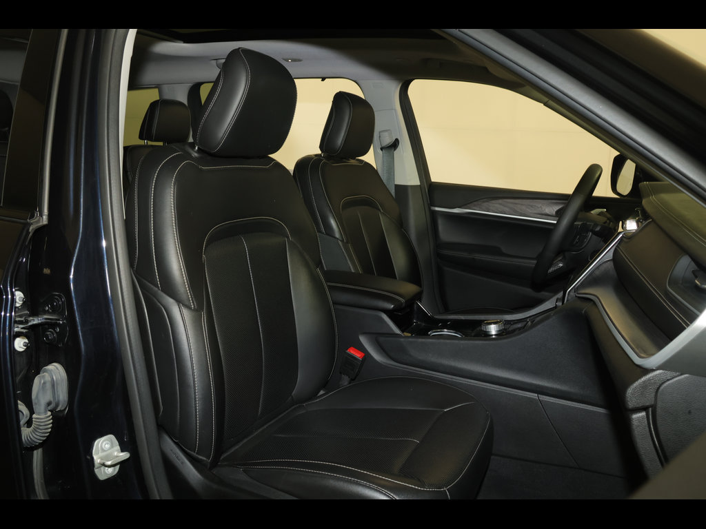 Certified 2023 Jeep Grand Cherokee L Limited w/ Luxury Tech Group II AWD/4WD image 35