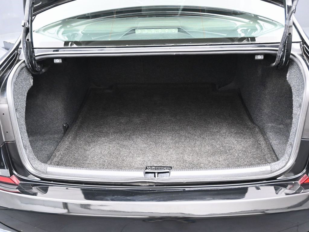 Used 2016 Volkswagen Passat 1.8T R-Line image 13
