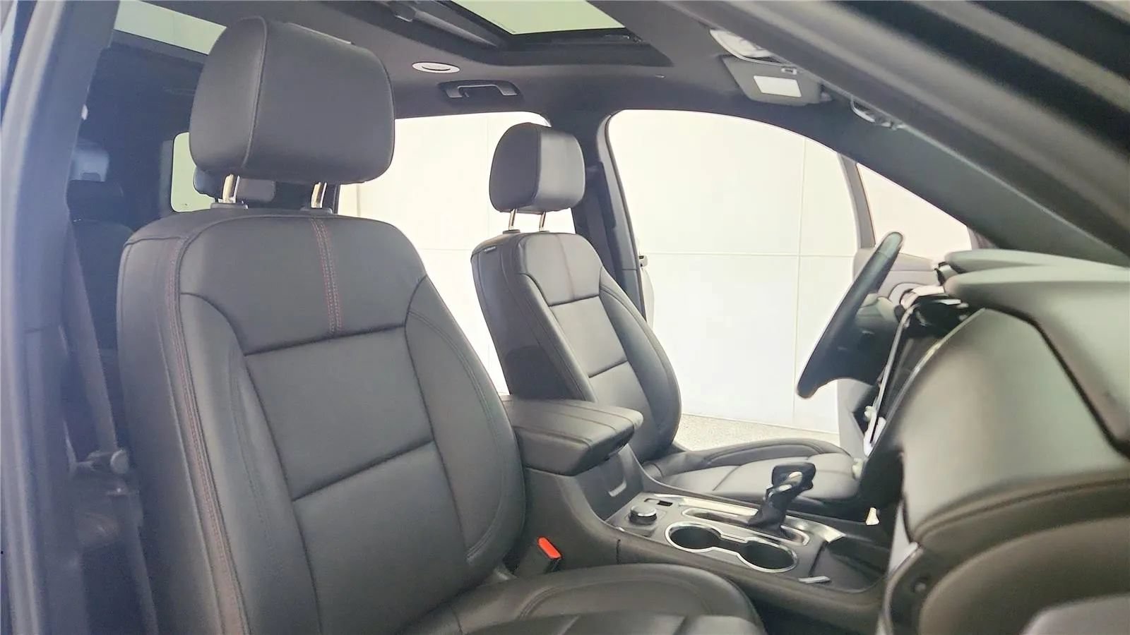 Used 2023 Chevrolet Traverse RS AWD/4WD image 42
