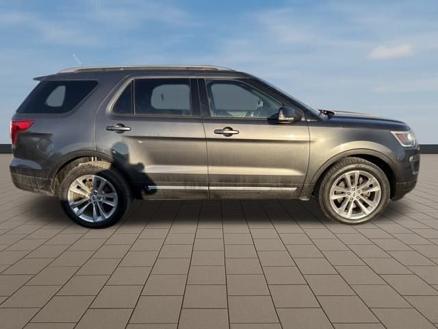 Used 2018 Ford Explorer XLT w/ Equipment Group 202A image 7