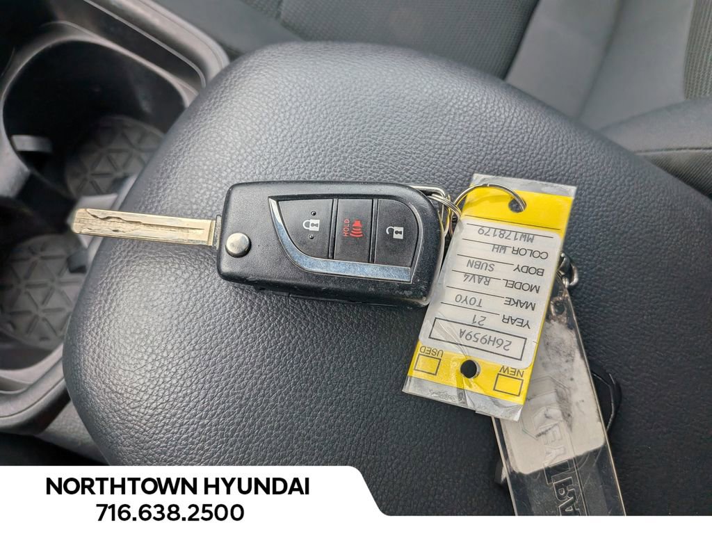 Used 2021 Toyota RAV4 LE AWD/4WD image 19