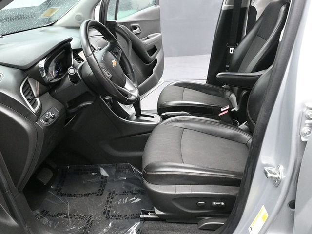 Used 2019 Chevrolet Trax LT w/ LT Convenience Package image 16