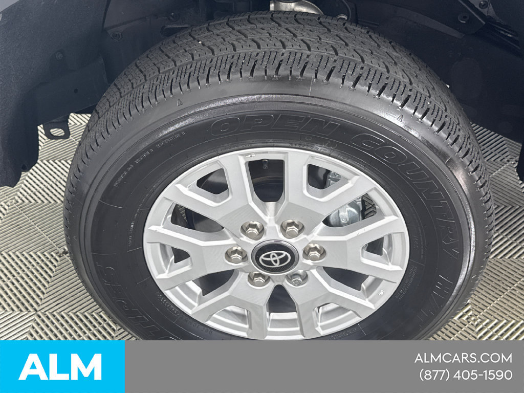 Used 2025 Toyota Tacoma SR5 AWD/4WD image 14
