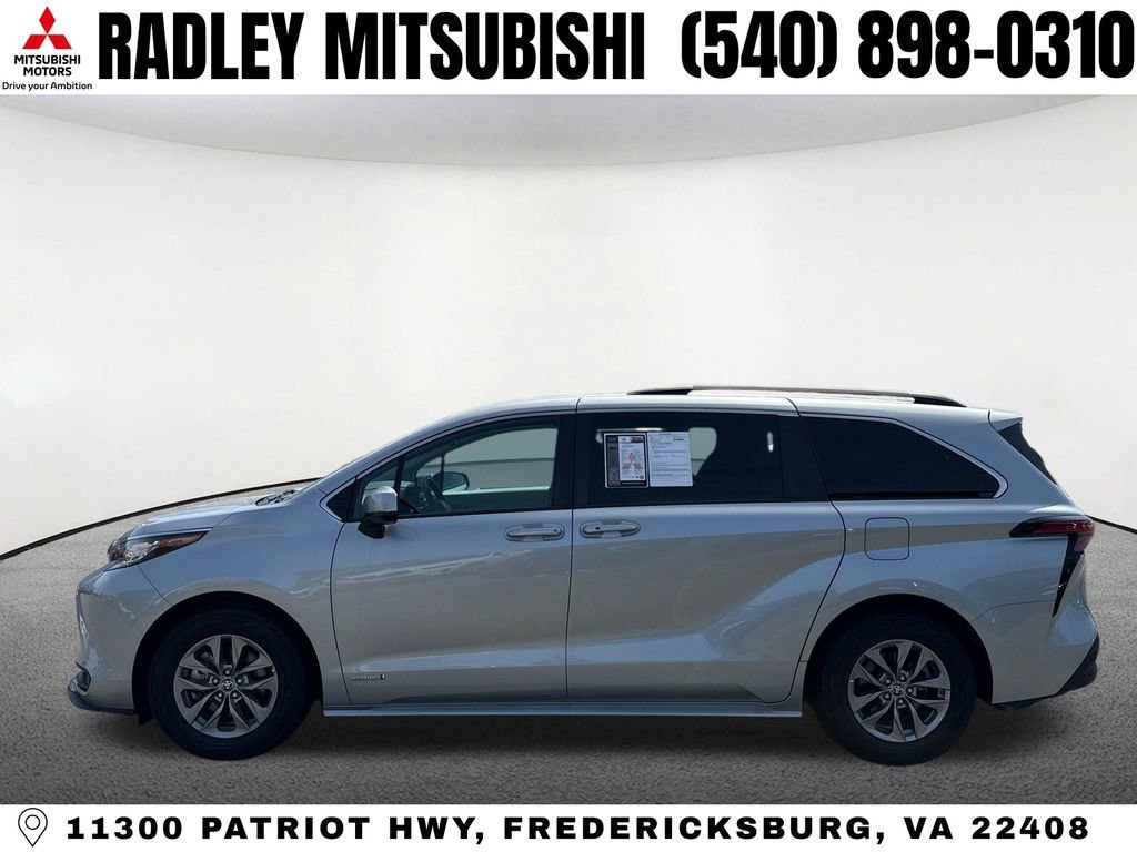 Used 2021 Toyota Sienna LE w/ LE Plus Package image 16