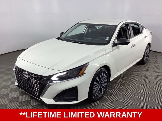 Used 2025 Nissan Altima 2.5 SV FWD image 3