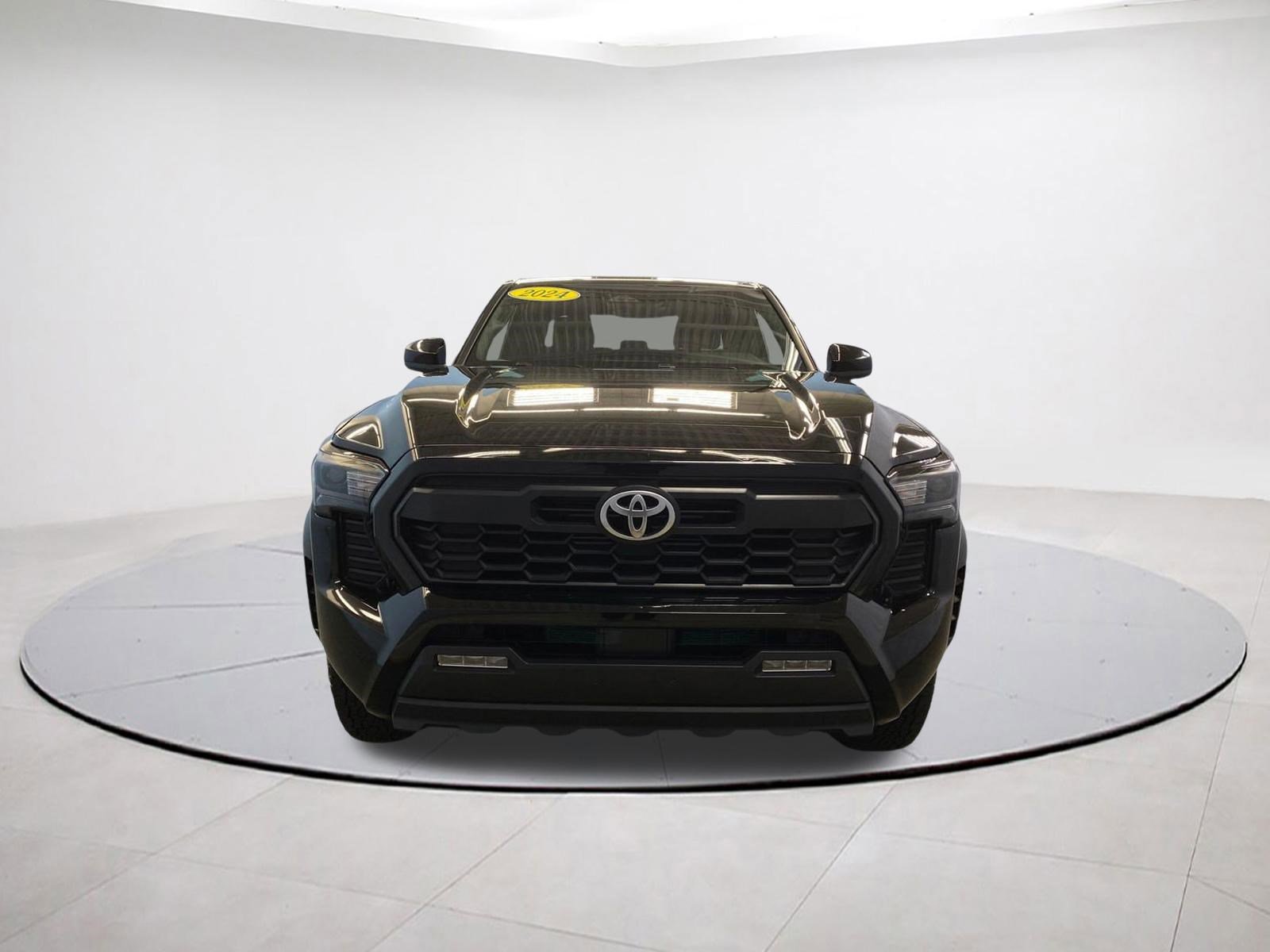 Used 2024 Toyota Tacoma TRD Off-Road AWD/4WD image 2