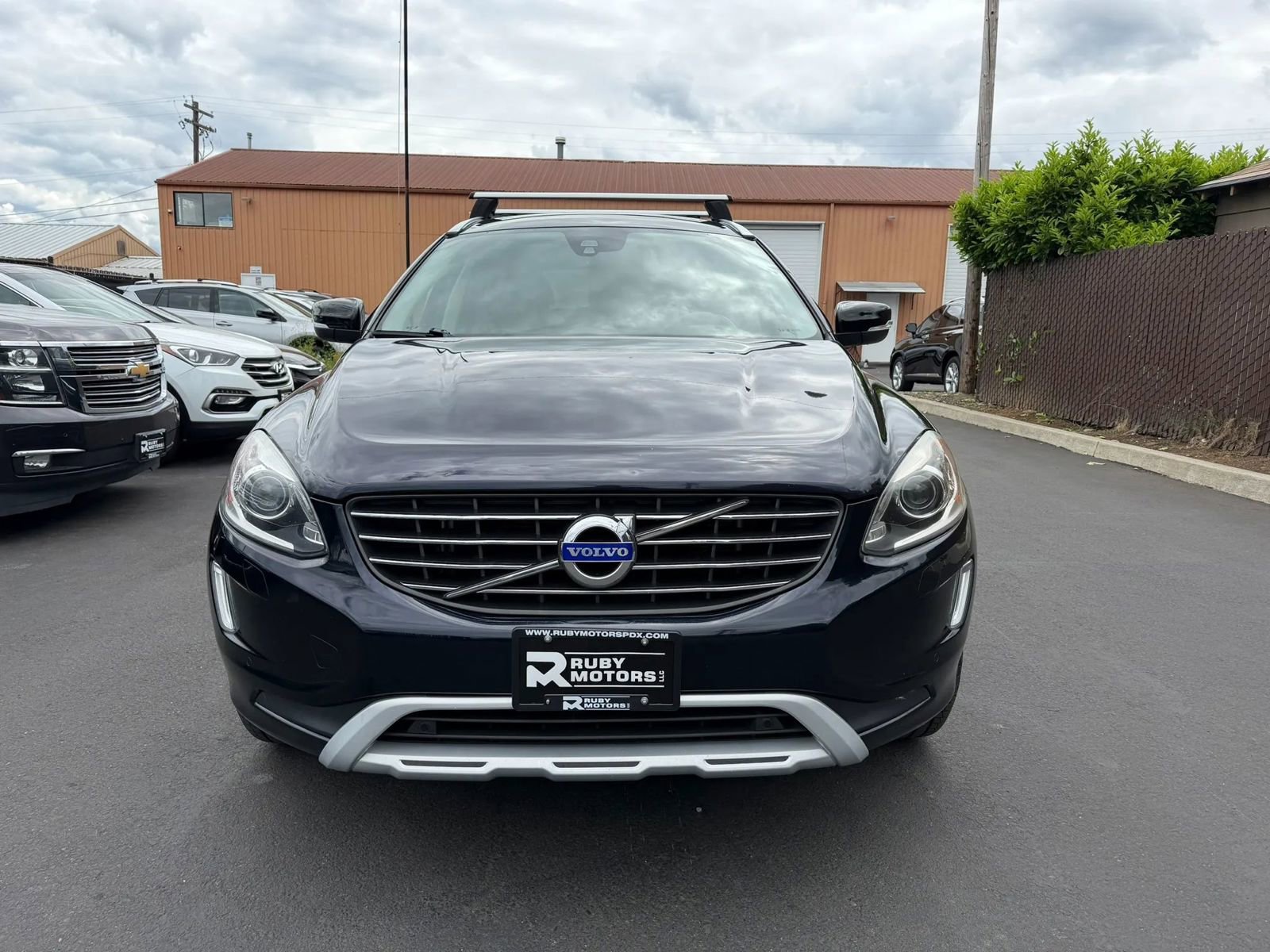 Used 2017 Volvo XC60 T6 Dynamic w/ Climate Package AWD/4WD image 2