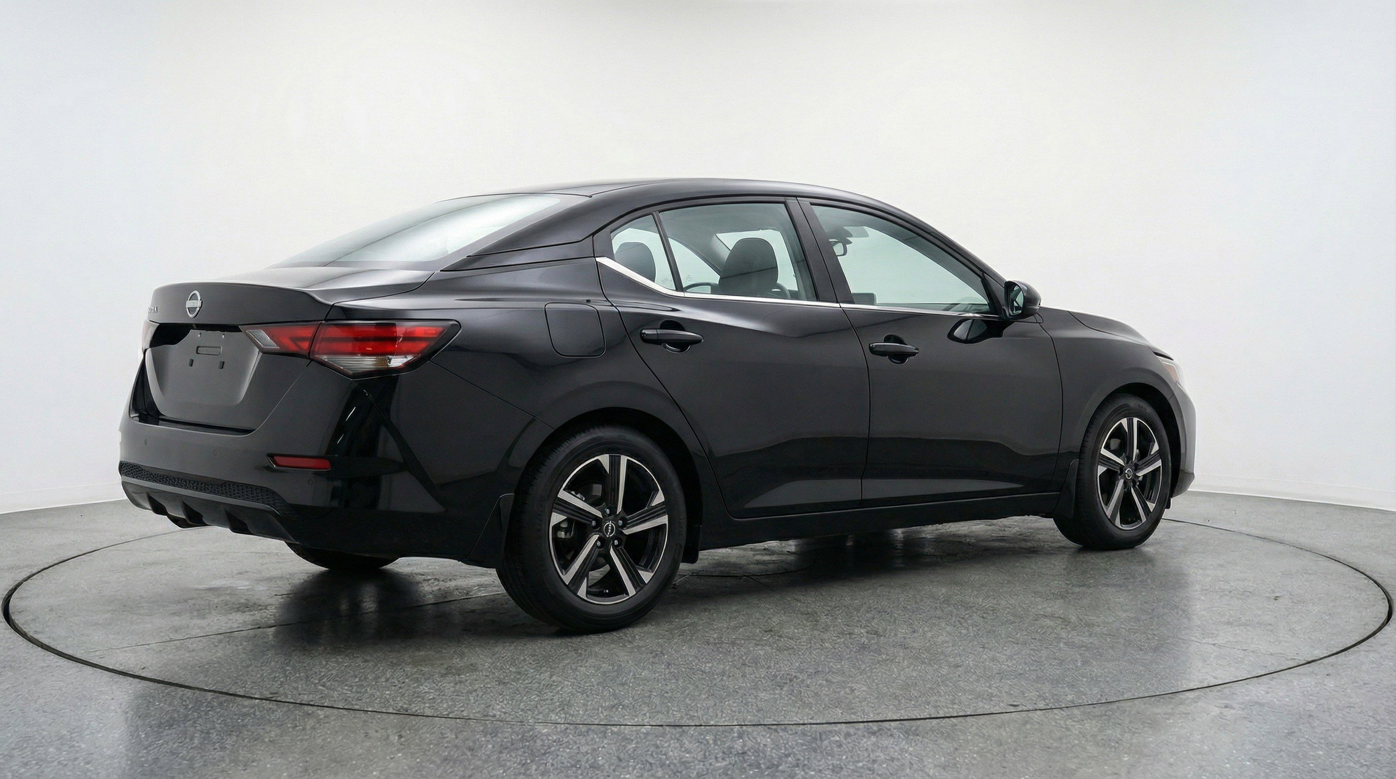 Used 2025 Nissan Sentra SV image 9