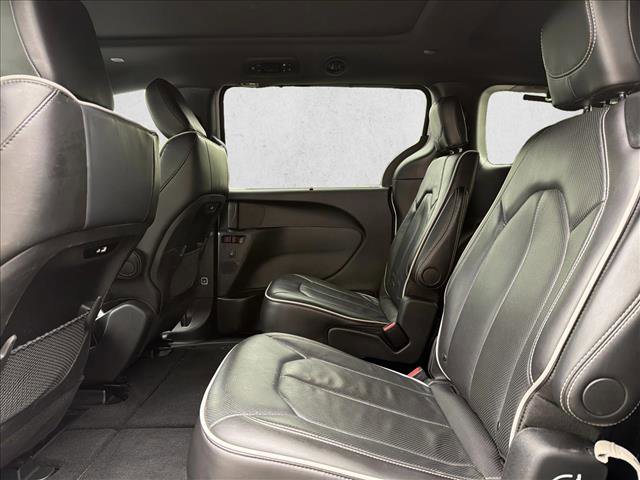 Used 2025 Chrysler Pacifica Limited FWD image 22