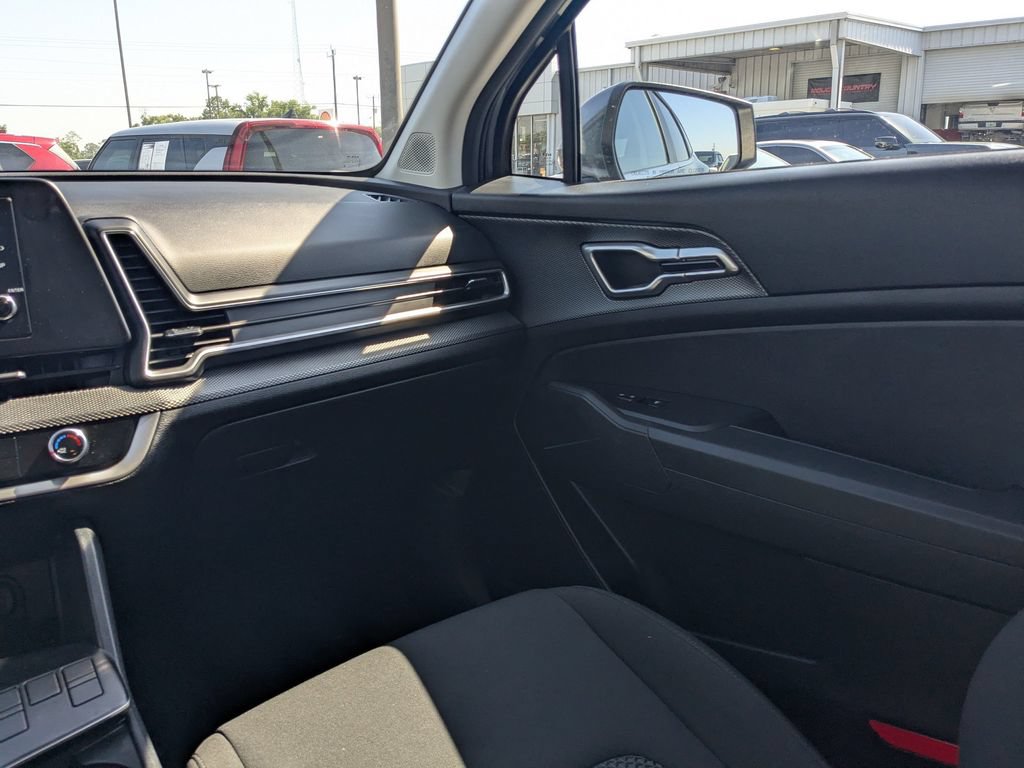 Used 2024 Kia Sportage LX FWD image 16
