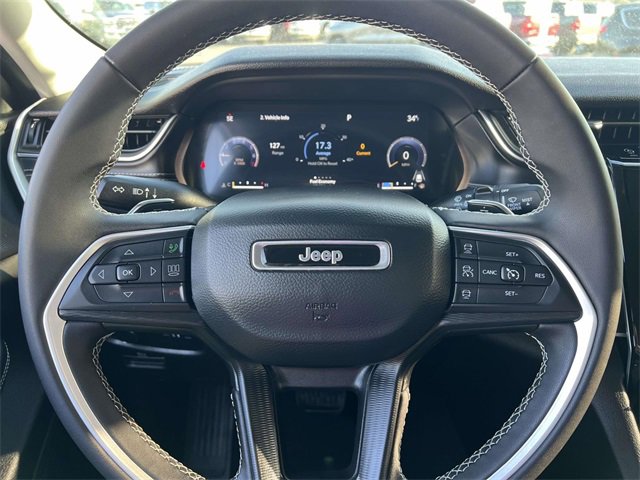 Used 2023 Jeep Grand Cherokee Laredo image 15