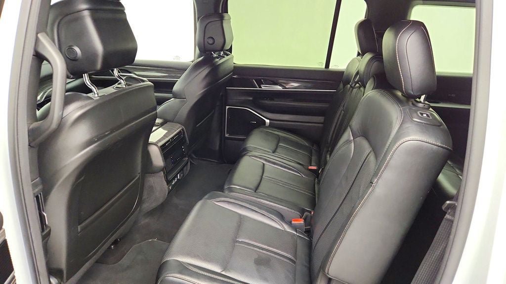 Used 2022 Jeep Wagoneer Series III AWD/4WD image 20